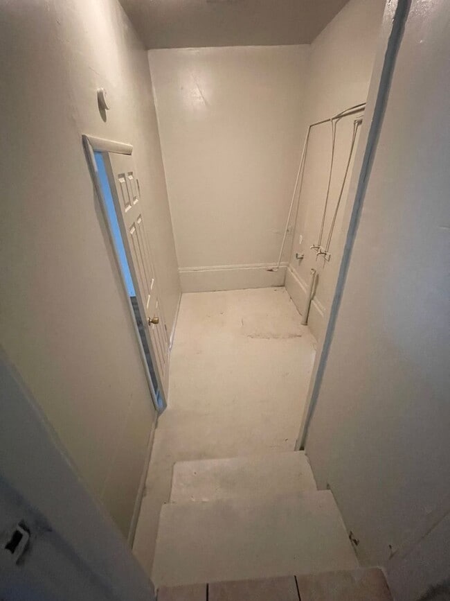 Building Photo - Renovated  Adorable 4bd 1bth Home