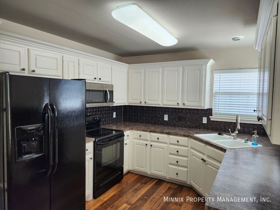 Building Photo - 1505 Westminster Ave