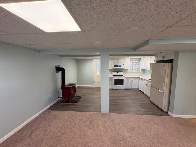 Building Photo - 15 Kingston Dr