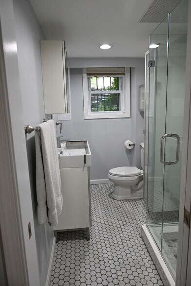 Bathroom - 1331 Park Rd NW