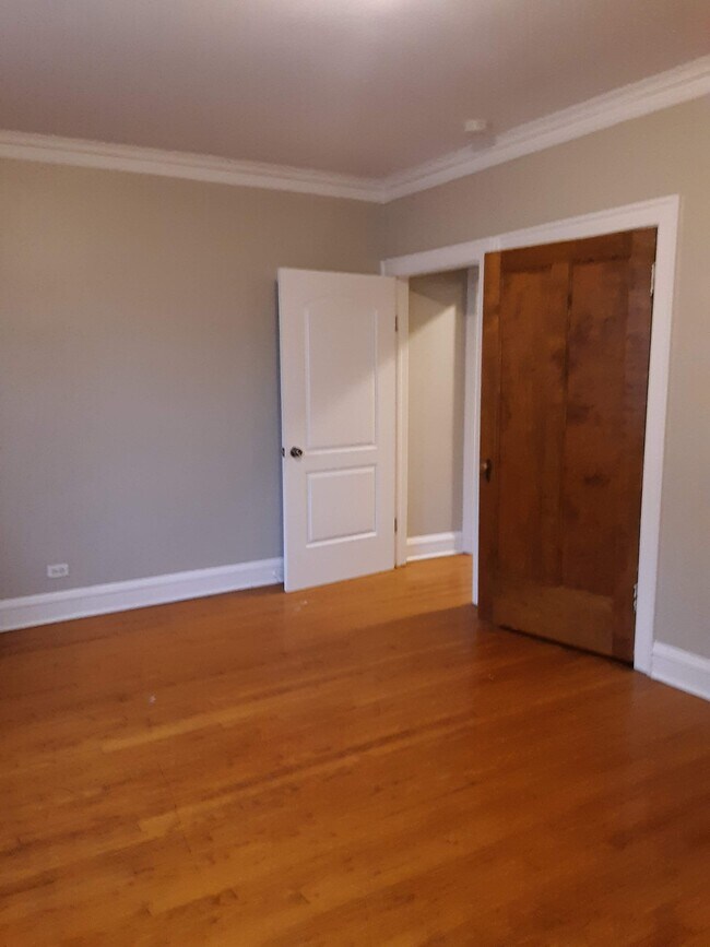Building Photo - 232 Elmwood-2N