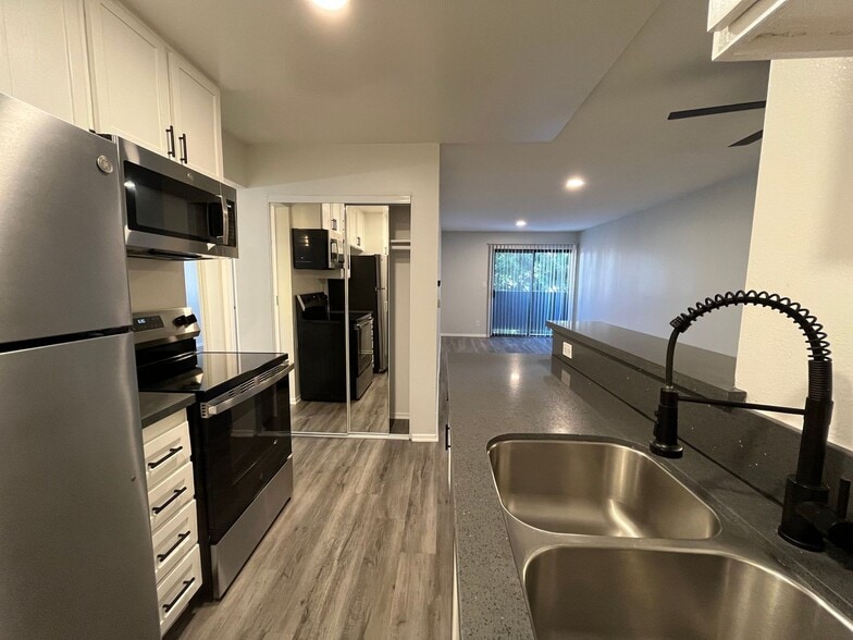 Interior Photo - 951 S. Oxford