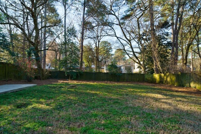 Building Photo - 995 Lindbergh Drive NE