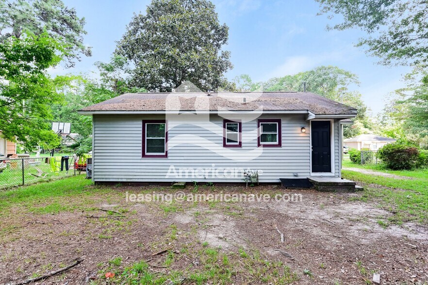 Building Photo - 208 Camellia Cir