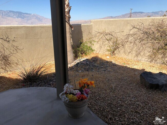 Building Photo - 9641 Vista Del Valle