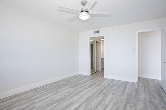 Building Photo - 18021 Biscayne Blvd