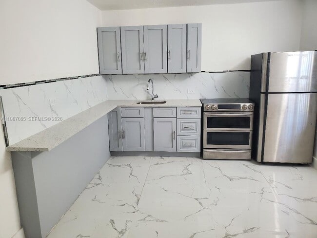 Building Photo - 15300 Leisure Dr