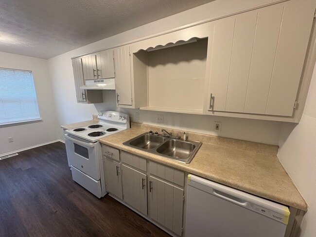 Building Photo - For rent