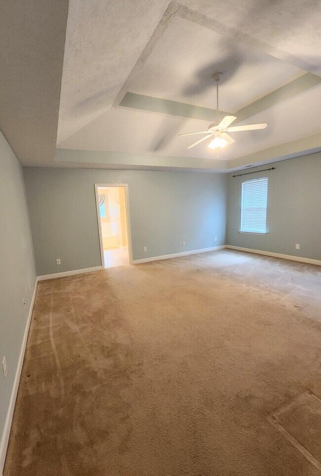 Building Photo - 241 Bainbridge Dr