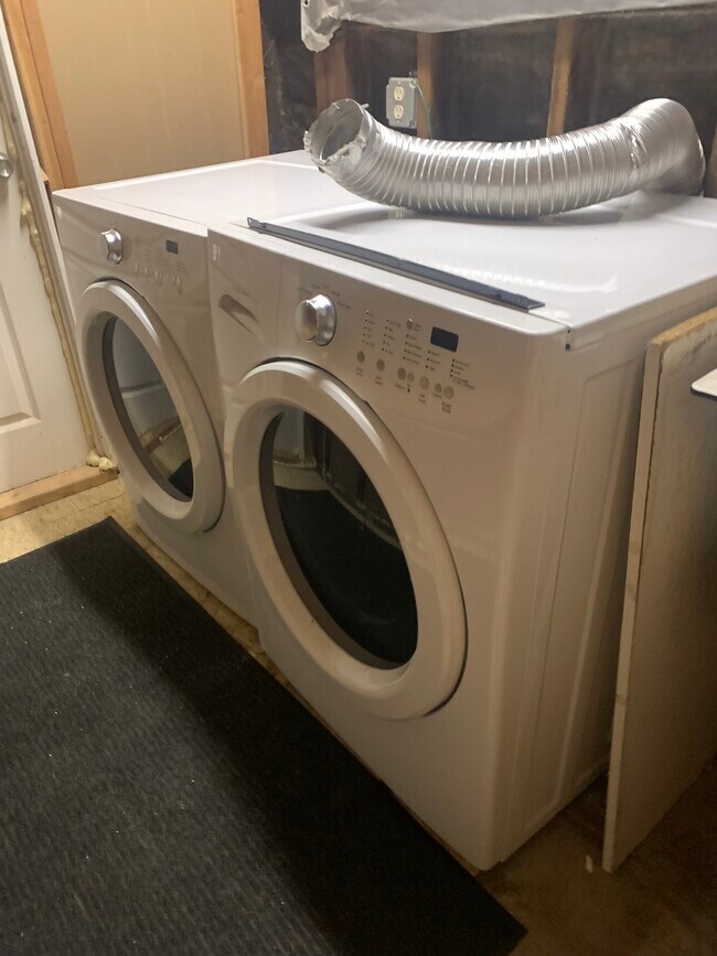 Building Photo - 26025 Cypress St