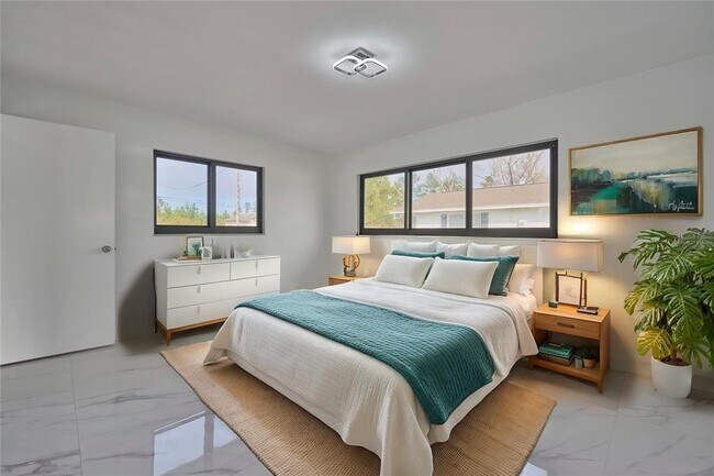 Building Photo - 2310 Laguna Dr