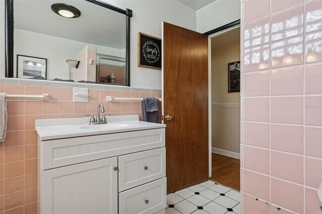 Building Photo - 2603 N Ridgewood Ave