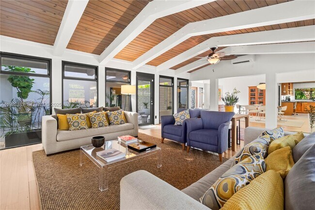 Building Photo - 2132 Middle River Dr