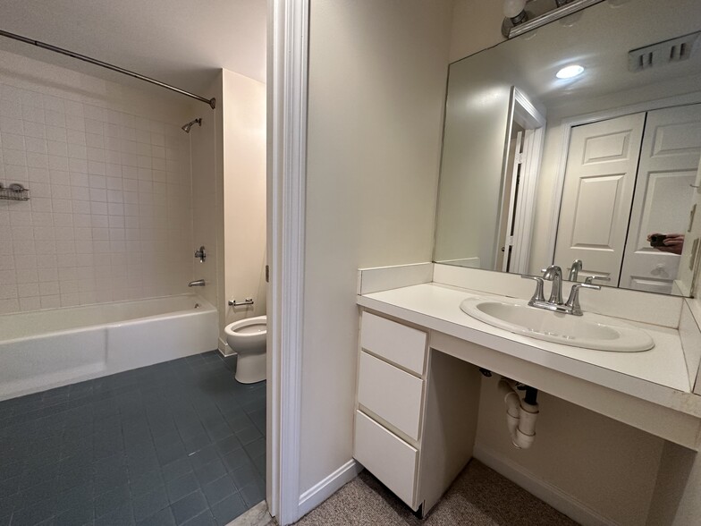 Building Photo - 50 Saint Stephen St