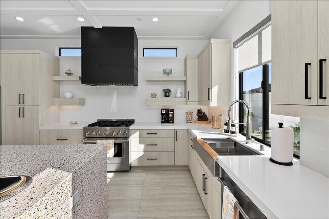 Building Photo - 51116 Avenida Mendoza