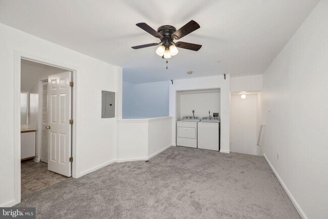 Building Photo - 1025 Gardenview Loop