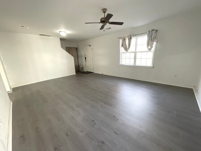 Building Photo - 2025 Shirleydale Ave