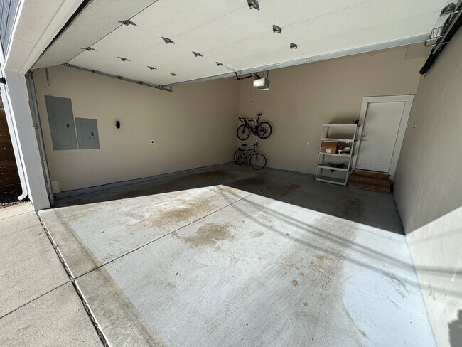 Building Photo - Perfect Sloan Lake Home with all the features and great views