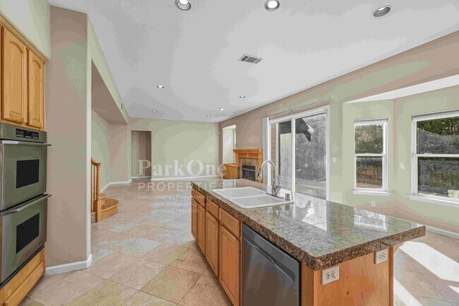 Building Photo - Beautiful Home in Peacock Creek