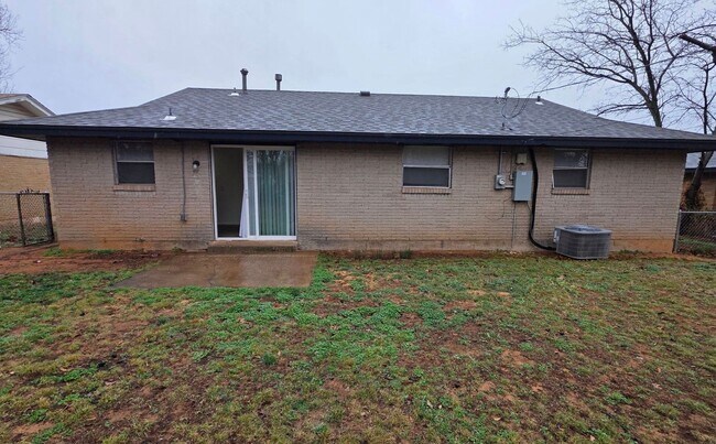 Building Photo - 3 bedroom 1 bath