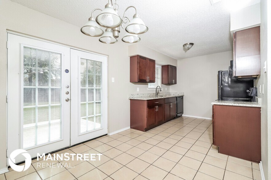 Building Photo - 2942 Mesa View Dr