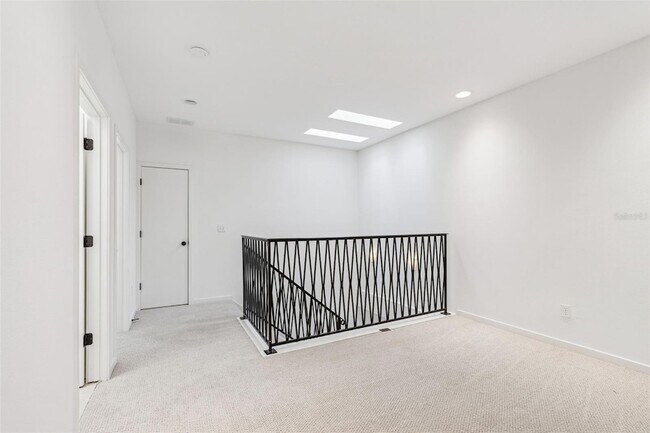 Building Photo - 1685 Laurel St