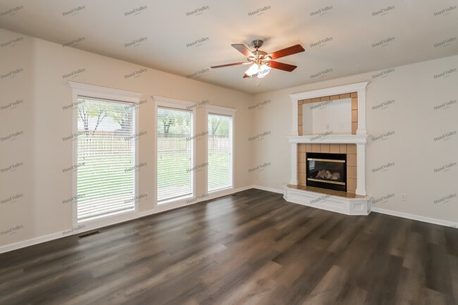 Building Photo - 9735 N Willow Ave