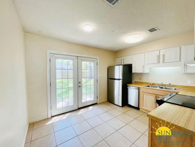 Building Photo - Beautiful 2 Bedroom Home in Fort Walton Beach!