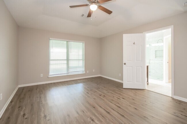 Building Photo - 19019 Oakway Dr