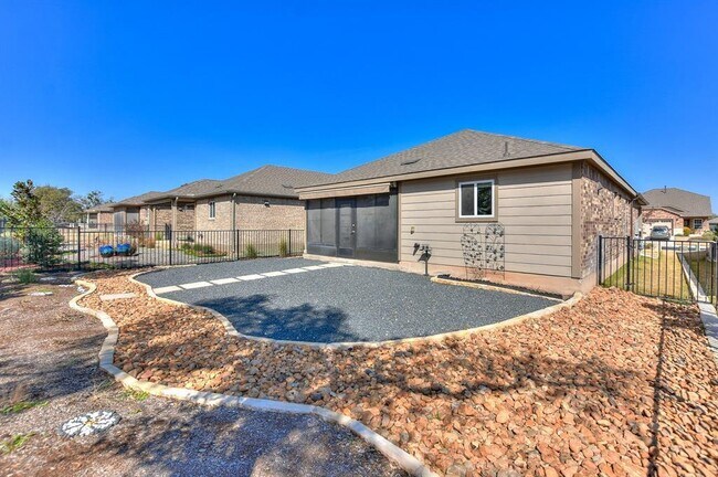 Building Photo - 220 Comal Ln