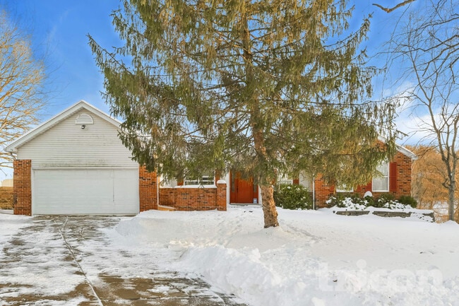 Building Photo - 1200 Montevale Ct