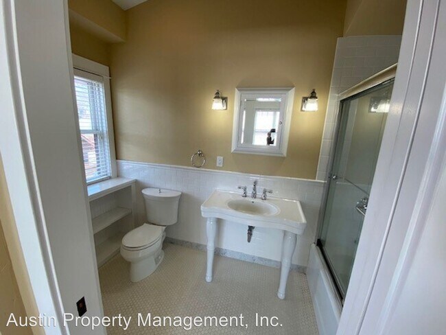 Building Photo - 845 NW Delaware Ave