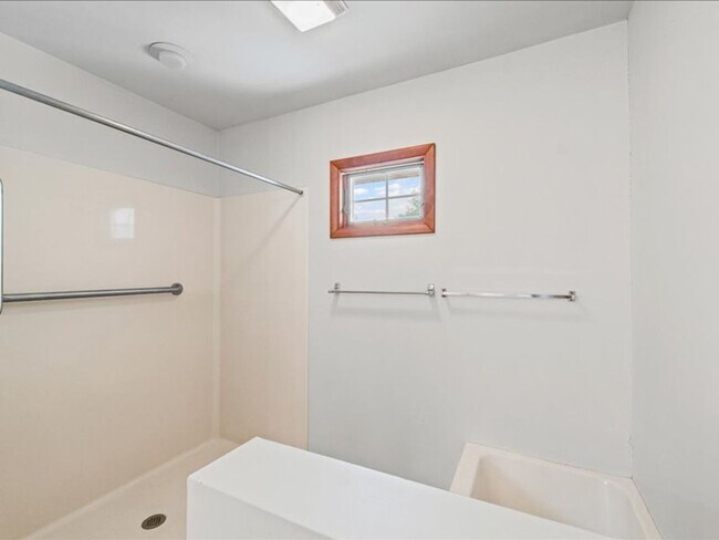 Building Photo - Spacious 3-Bedroom Home with Oversized Garage Space!