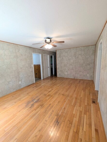Building Photo - 358 Henson Ln