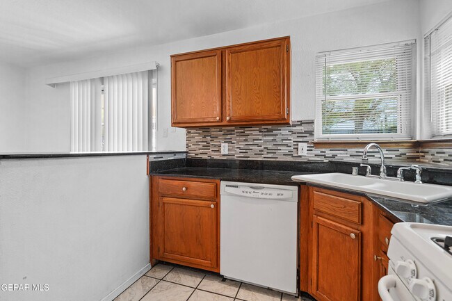 Building Photo - 1640 Dennis Babjack Dr