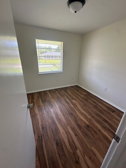 Building Photo - 2615 Demaret Dr