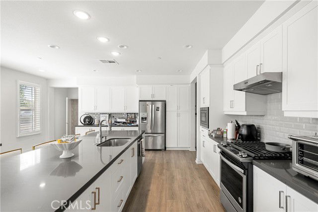 Building Photo - 120 Novel