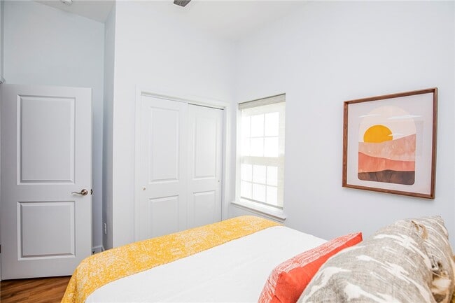 Building Photo - 904 Garland Ave