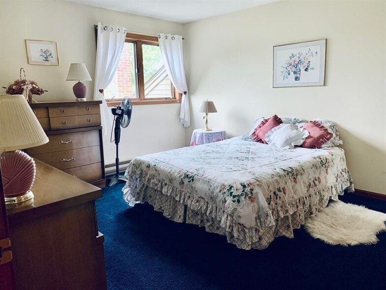 Building Photo - 61 Woodbury, 43