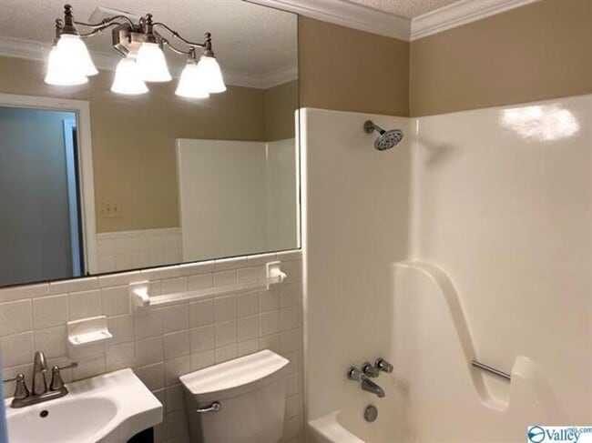 Building Photo - 206 Westchester Ave SW