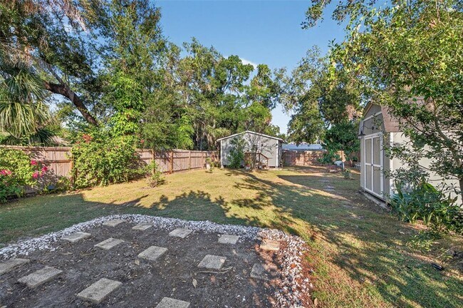 Building Photo - 5911 N Highland Ave