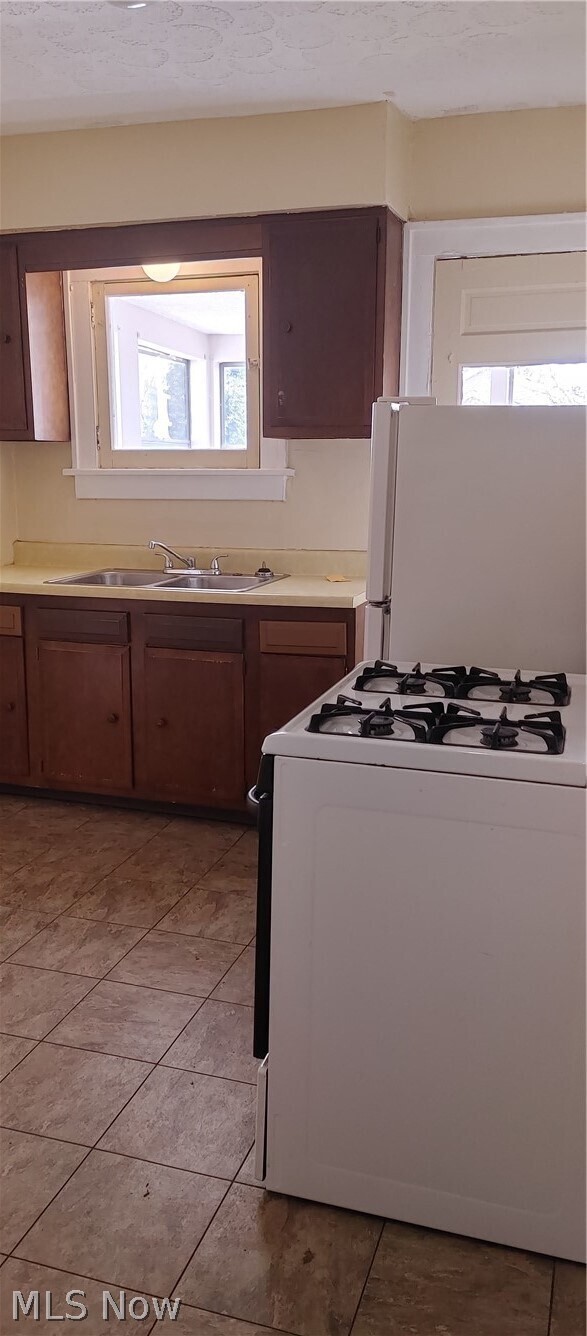 Building Photo - 956 Grant Ave