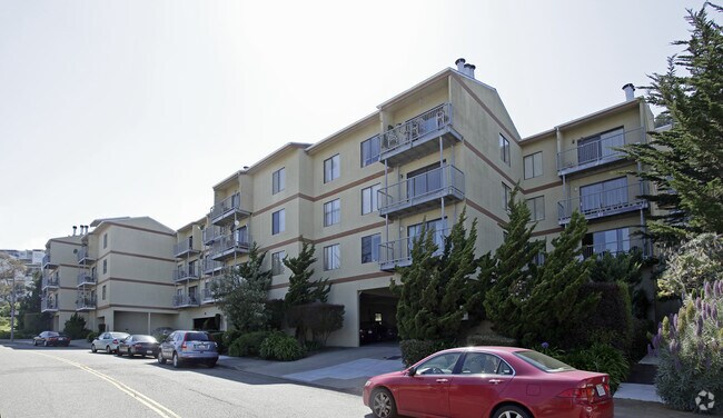 125 - 135 Gardenside Drive - 125-135 Gardenside Dr