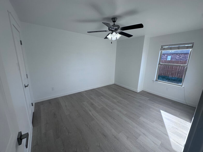 Building Photo - 11902 Evanston Ave