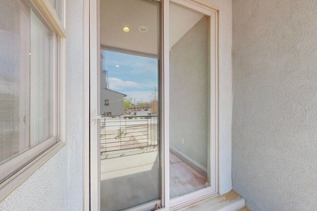 Building Photo - New Townhouse NE Heights 2/bedroom 1.5/bath 1/CG