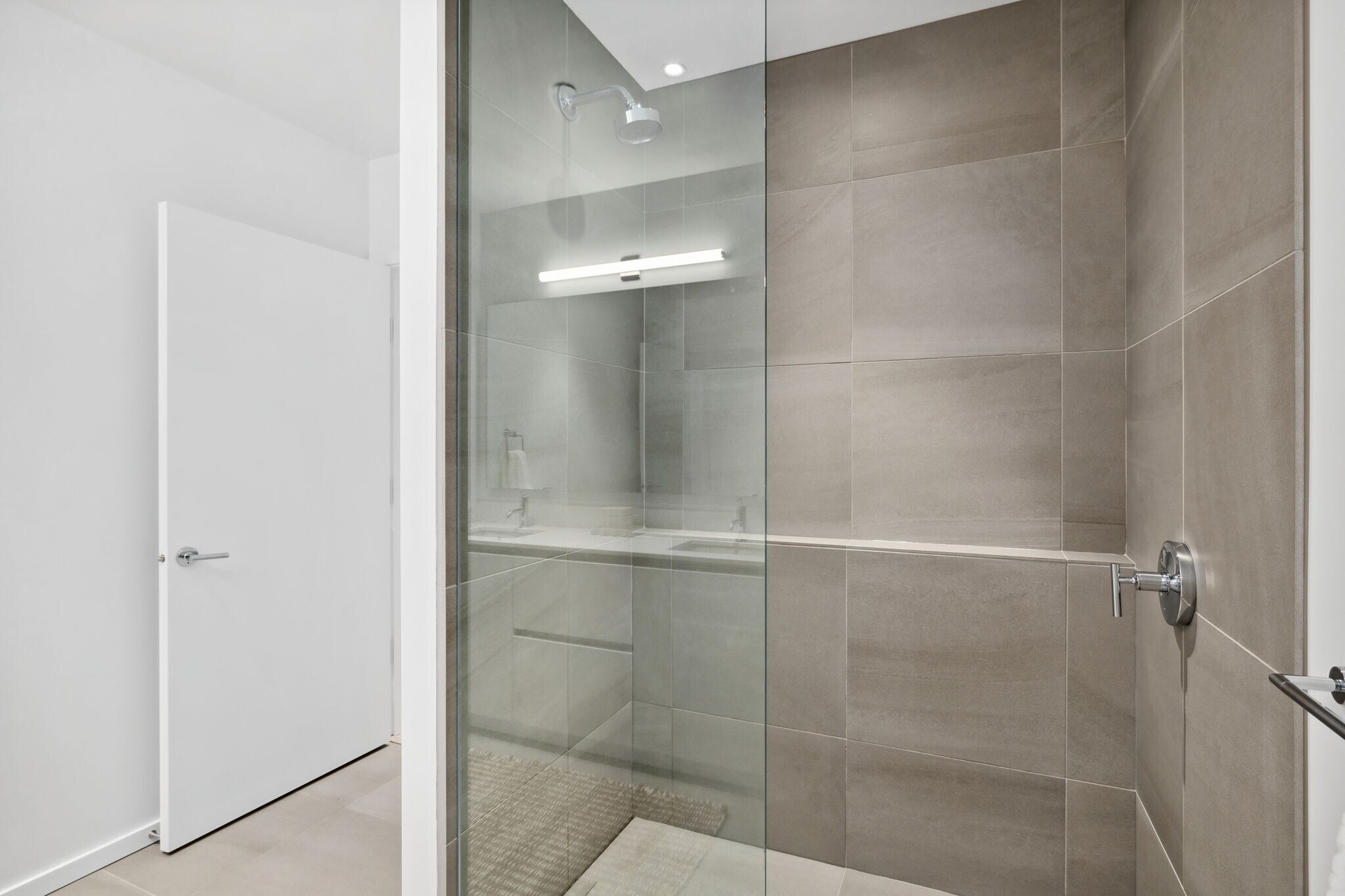 Shower/Walk-in - 1150 NW Quimby St