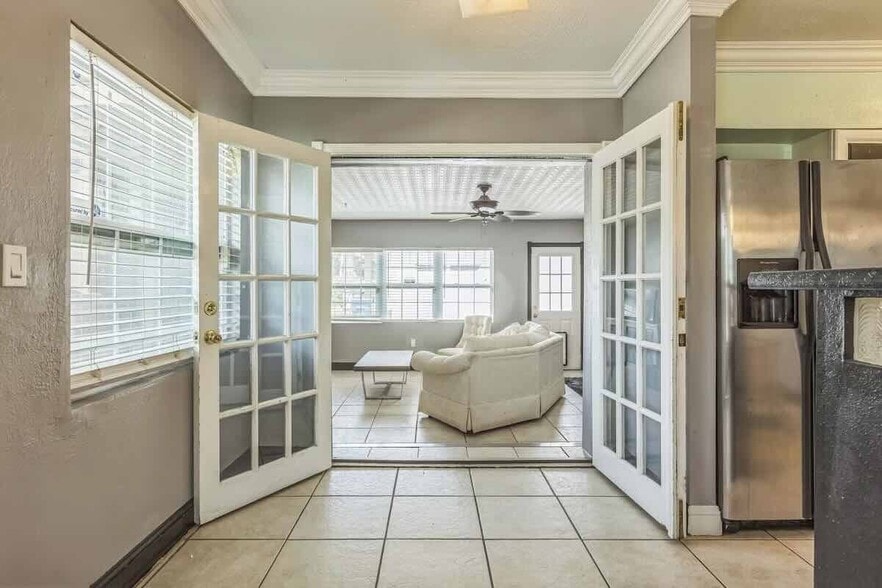 Building Photo - 911 26th St Ct E