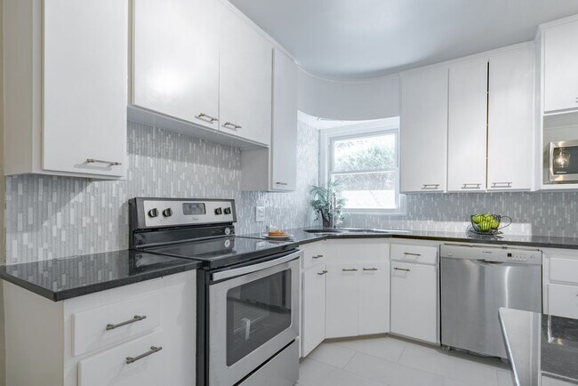 Building Photo - 4713 N Harvey Pkwy