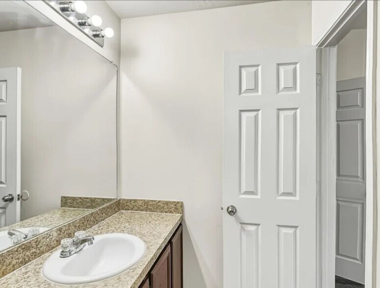 Building Photo - 6107 El Granate Dr