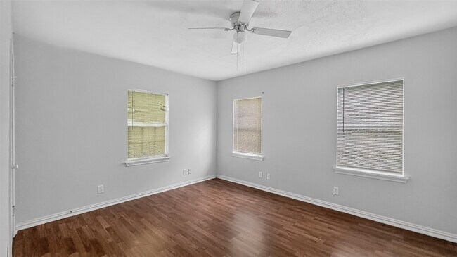 Building Photo - 1118 Hunter Dr